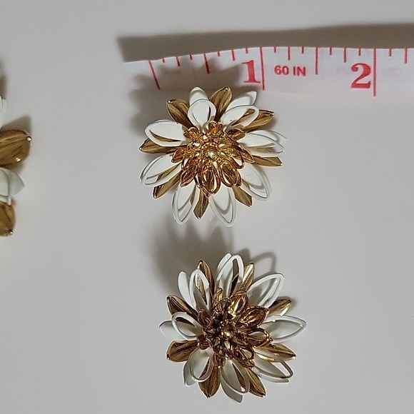 Vintage Sarah Coventry Earrings and Brooch set - Picture 5 of 5